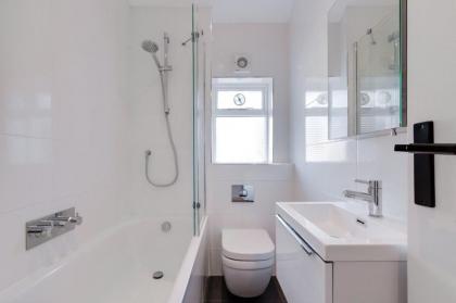 Oxford Circus Oasis: 1BR 1Bath and Loads of Sass - image 14