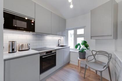 Oxford Circus Oasis: 1BR 1Bath and Loads of Sass - image 15