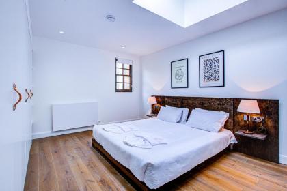 Beautiful 3-Bedroom House Just Minutes from Queen's Park Tube - image 18