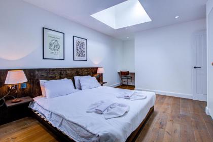 Beautiful 3-Bedroom House Just Minutes from Queen's Park Tube - image 19