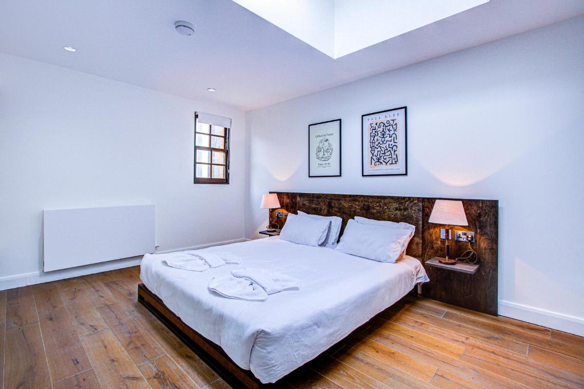 Beautiful 3-Bedroom House Just Minutes from Queen's Park Tube - image 5