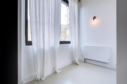 Stylish 1BR Unit Super Fast Internet Gated complex - Near Queen's Park! - image 10