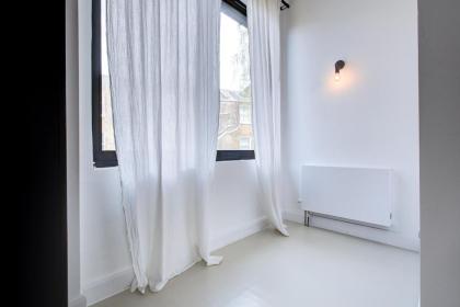 Stylish 1BR Unit Super Fast Internet Gated complex - Near Queen's Park! - image 11