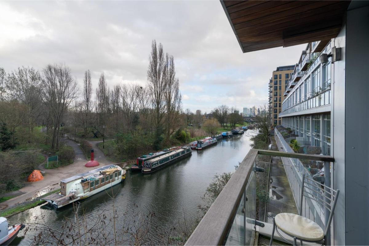 Regent's Canal View Apartment - image 2