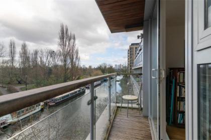 Regent's Canal View Apartment - image 3