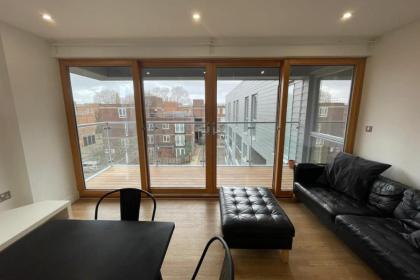 Peaceful 1BD Flat with Balcony - Bethnal Green - image 4