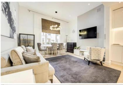 Stylish Apartment in the heart of Chelsea - image 3