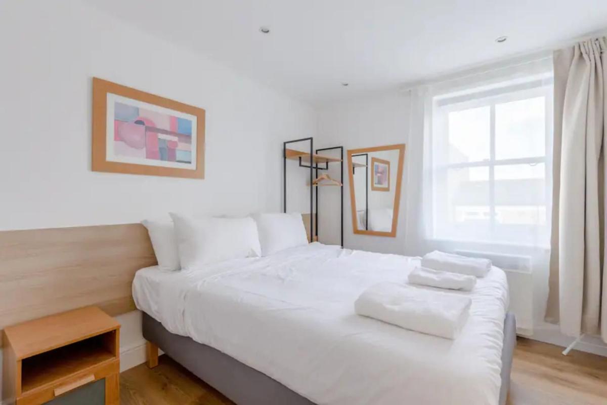 Contemporary 1BD Flat - Camden - main image