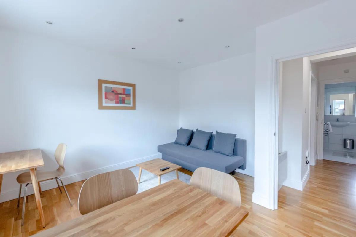 Contemporary 1BD Flat - Camden - image 2