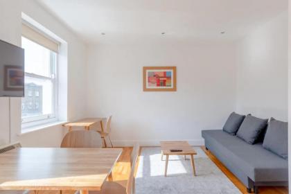 Contemporary 1BD Flat - Camden - image 9