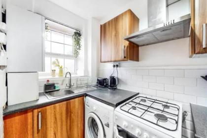 Central & Cosy 2BD Flat near Canary Wharf - image 8