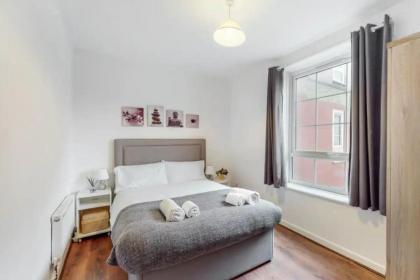 Central & Cosy 2BD Flat near Canary Wharf - image 9