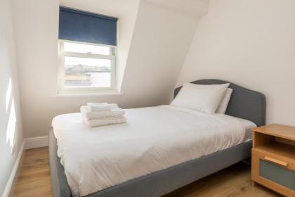 Spaciously renovated 2BD Flat - Camden - image 16