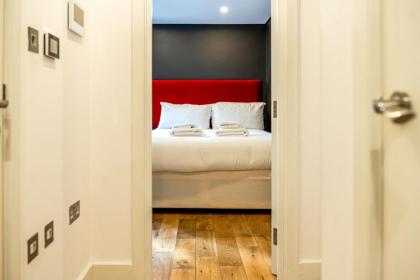 Trendy Kings Cross Flat - image 18