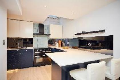 The Fulham Terraced - Stunning 3BDR House - image 14