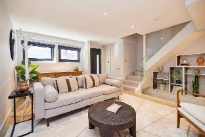 The Fulham Terraced - Stunning 3BDR House - image 19