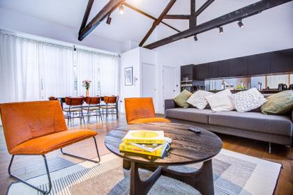 Stunning Penthouse Apartment Close to Queen's Park - image 13