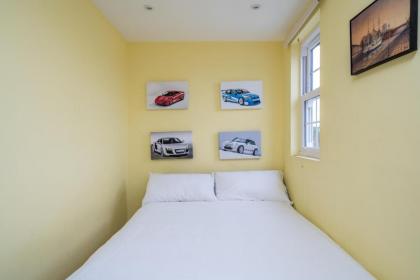 Cosy 3 Bed Home nr Canary Wharf - image 12