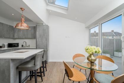 Cosy 3 Bed Home nr Canary Wharf - image 15