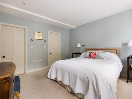 Pass the Keys Lovely 3 bedroom Mews House in Chelsea - image 8