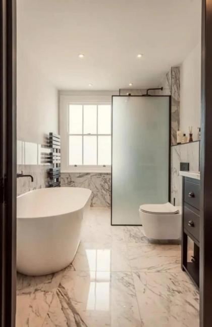 Luxurious & Central 3BD House - Chelsea - image 11