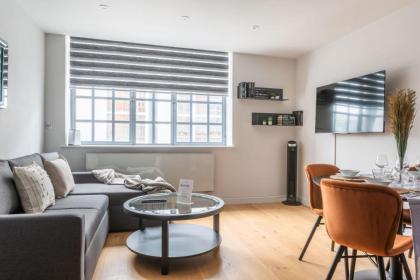 Chic 2BR Apartment in Stunning Farringdon - image 10