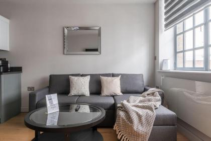 Chic 2BR Apartment in Stunning Farringdon - image 12