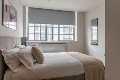 Chic 2BR Apartment in Stunning Farringdon - image 6