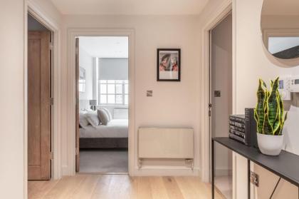 Chic 2BR Apartment in Stunning Clerkenwell - image 2