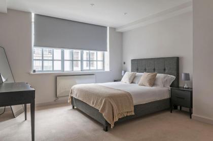 Chic 2BR Apartment in Stunning Clerkenwell - image 9