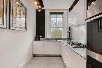 Spacious 2 bedroom apartment in Cadogan Square - image 14