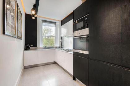 Spacious 2 bedroom apartment in Cadogan Square - image 15