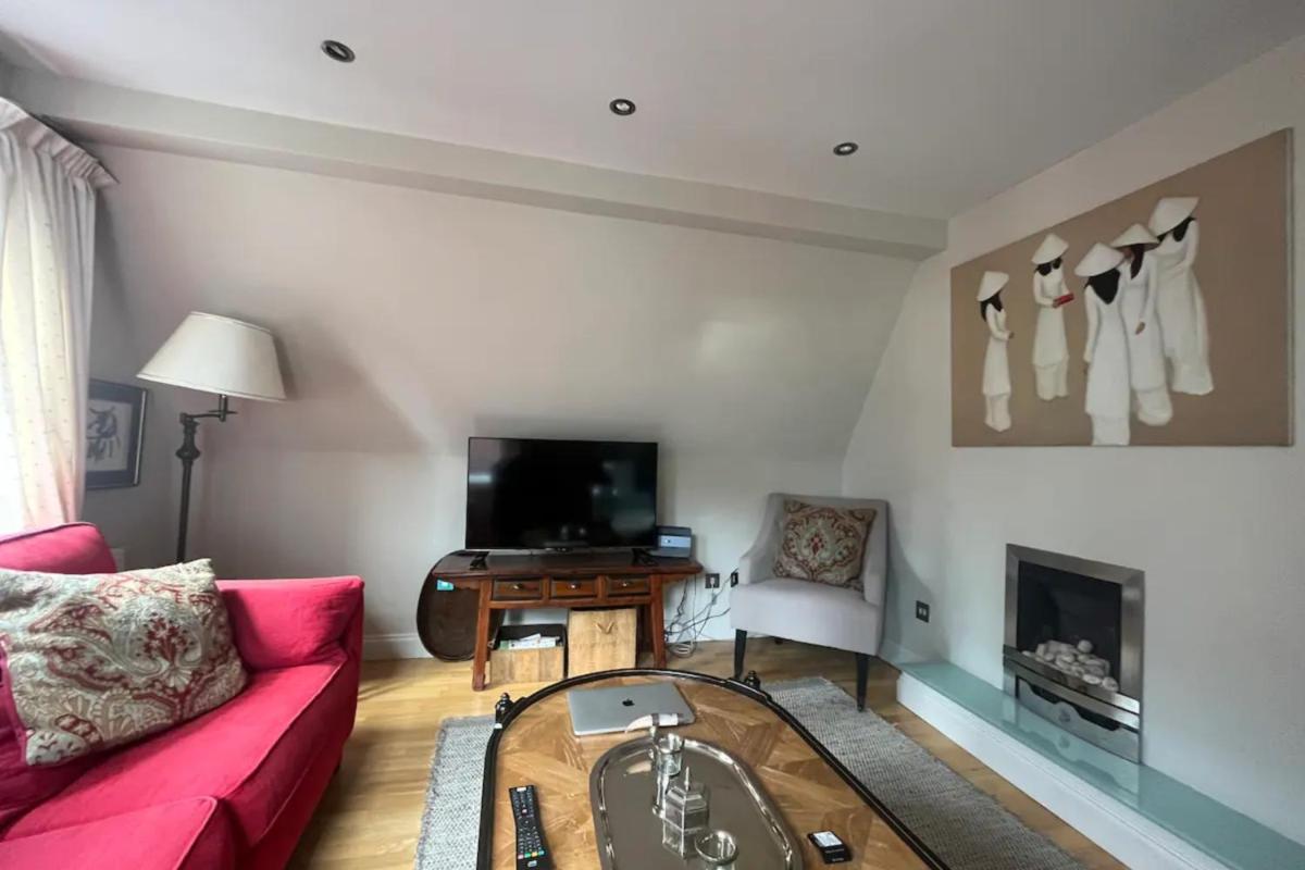 Modern Top Floor 2BD Flat - Kensington - image 6