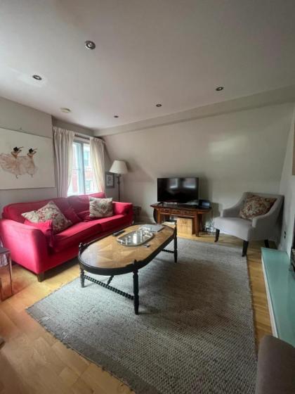 Modern Top Floor 2BD Flat - Kensington - image 7