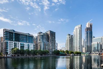 Canary Wharf-Excel- South Quay River View Free Wifi Apartment sleeps up to 5 - image 4