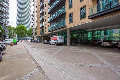 Canary Wharf-Excel- South Quay River View Free Wifi Apartment sleeps up to 5 - image 5