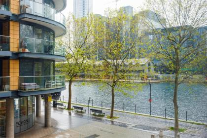 Canary Wharf-Excel- South Quay River View Free Wifi Apartment sleeps up to 5 - image 9