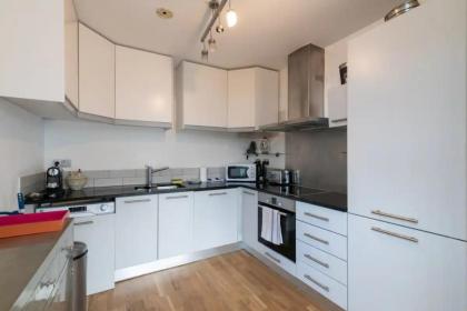 Beautiful Waterfront 1BD Flat - Bethnal Green - image 11