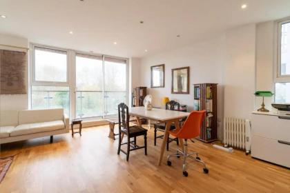 Beautiful Waterfront 1BD Flat - Bethnal Green - image 9