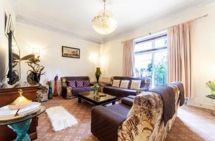 Large 3-Bed Apartment in London Kensington Gardens - image 10