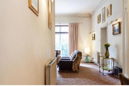 Large 3-Bed Apartment in London Kensington Gardens - image 11