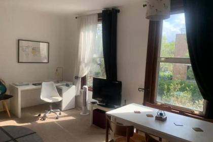 Welcoming 2BD Flat with Balcony - Maida Vale - image 10