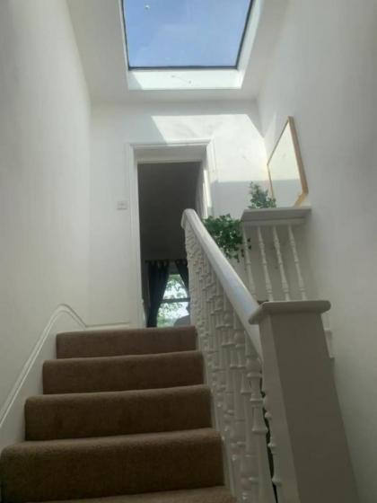 Welcoming 2BD Flat with Balcony - Maida Vale - image 18