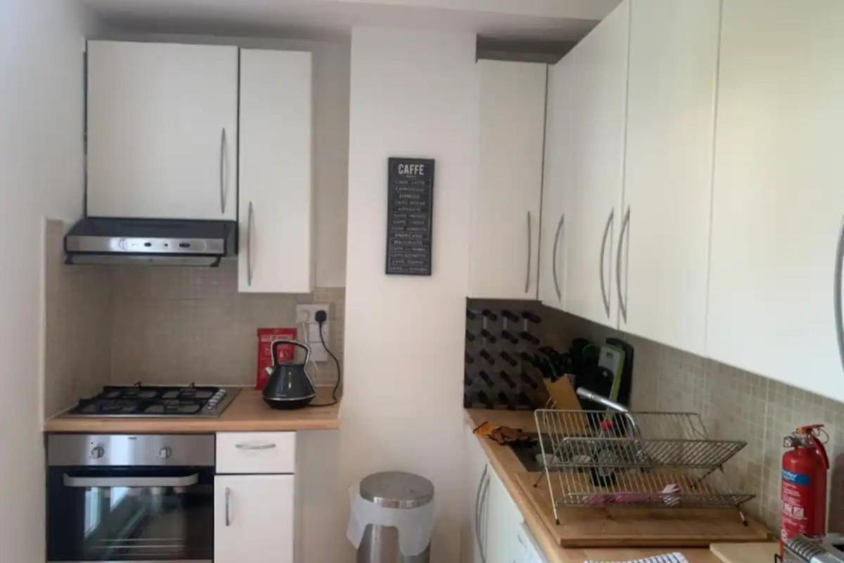 Welcoming 2BD Flat with Balcony - Maida Vale - image 6