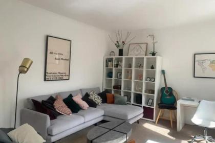 Welcoming 2BD Flat with Balcony - Maida Vale - image 9