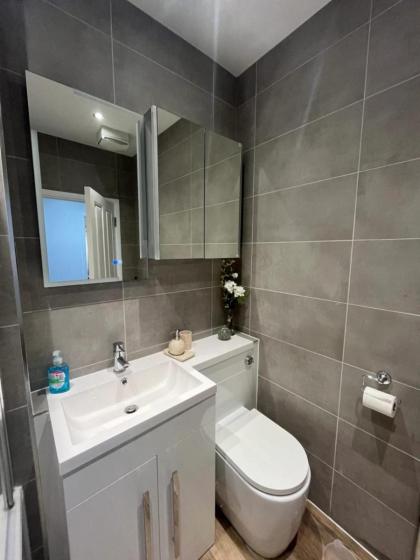 Inviting & Spacious 3BD Flat - Shadwell - image 19