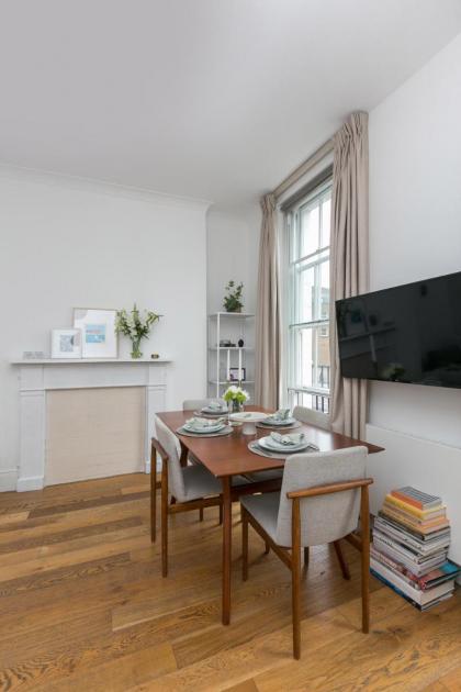 Light filled studio with view of Regents Park - image 19