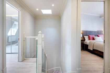 Marble Arch Suite 4-Hosted by Sweetstay - image 14