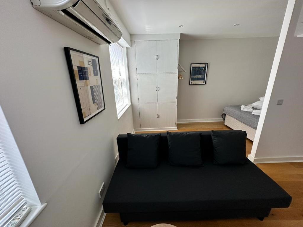 New 2B Soho Studios by Indigo Flats Sleeps 4 - image 4