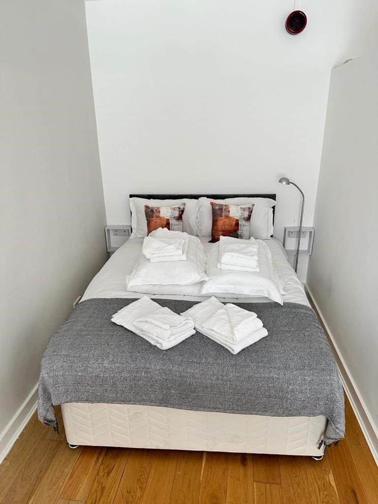 New 2B Soho Studios by Indigo Flats Sleeps 4 - image 7